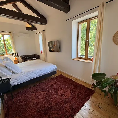 Les D'hotes Du Chateau Eclosion Bed & Breakfast