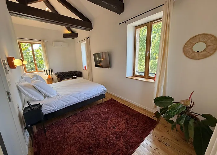 Les D'hotes Du Chateau Eclosion Bed & Breakfast