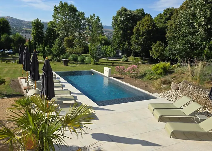 Les D'hotes Du Chateau Eclosion Bed & Breakfast *